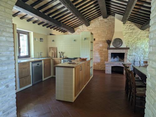 A szálláshely kívülről, Casa Alloro in Pergola (Urbino)