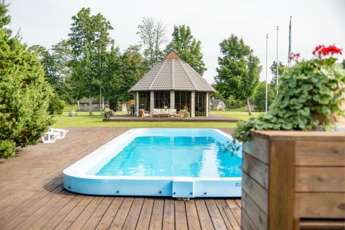 Vaade, Otto Villa basseini ja saunaga in Abula