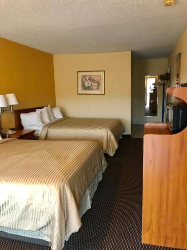 2 queen beds