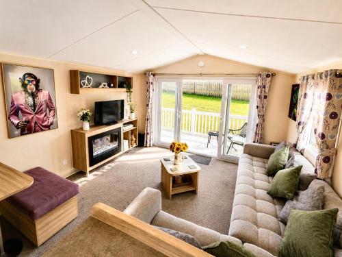The Castaway - boutique inspired getaway in White Cross