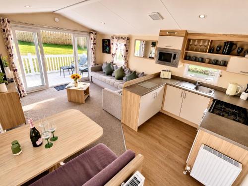 The Castaway - boutique inspired getaway in White Cross