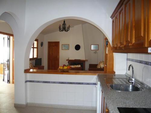 Konyha, Casa Vista al Mar in Sayalonga