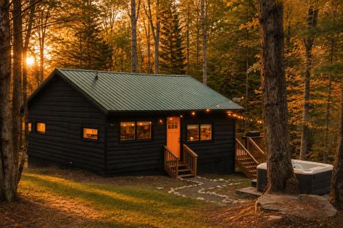 Creekside Modern Cabin Sauna Hot Tub Niksen Den in Kenoza Lake (NY)