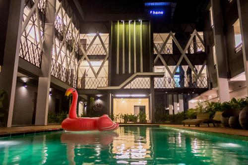 Exterior view, Shane hotel near Wat Pha Lat