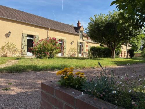 Maison de charme avec jardin au bord du canal in Жімуй