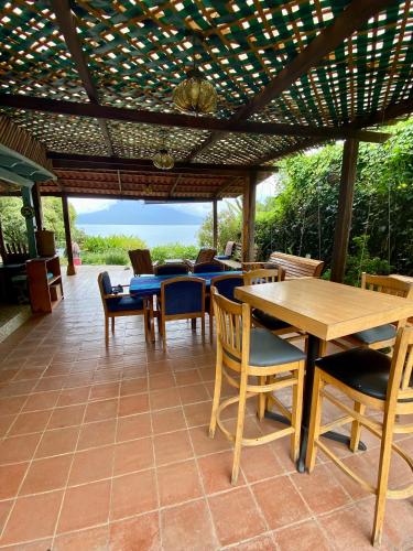 Lake Front Retreat at Los Elementos in Santa Cruz la Laguna