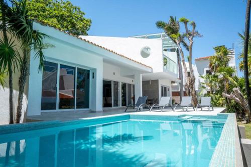 3BR Casa Matuk I Steps from Spectacular Beach I Private Pool