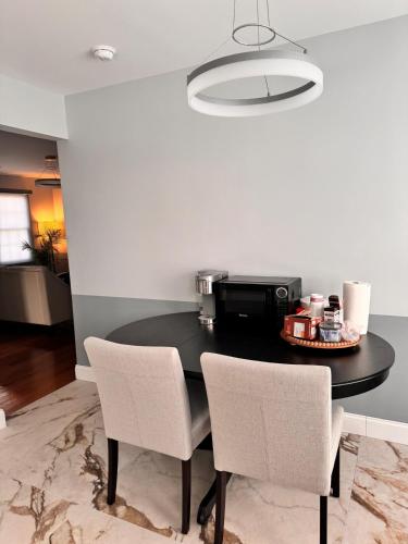 En-suite Luxury Bedroom Near JFK and UBS