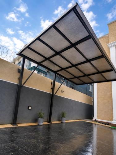 Executive Penthouse Apartment in Lagos Nigeria - image 3