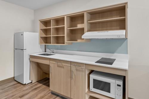 WoodSpring Suites Palm Springs - West Palm Beach in Lake Worth
