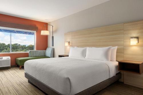 Istaba viesiem, Holiday Inn Express and Suites Staunton By IHG in Jolivue (VA)