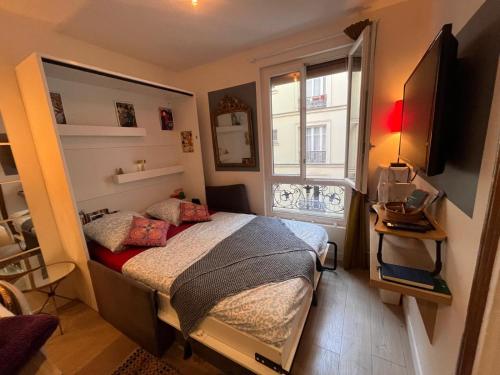 COSY and CHARMING in HISTORIC MONTMARTRE