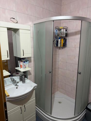 Premium Apartment Istog in อิสตอก