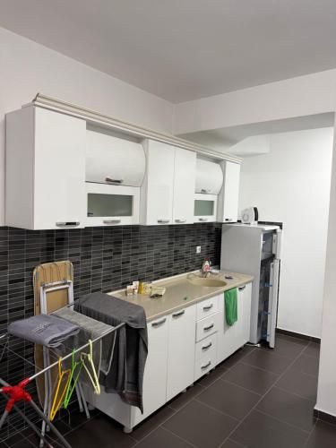 ห้องครัว, Premium Apartment Istog in อิสตอก
