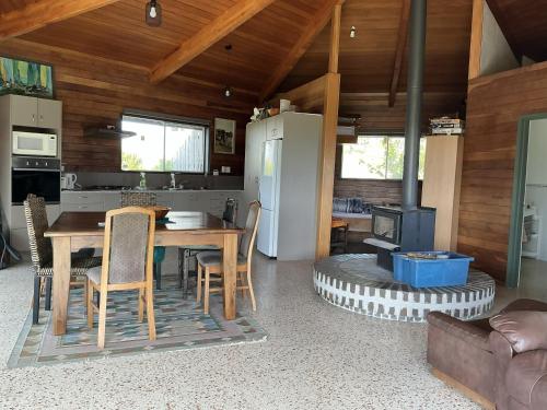 Rustic farm chalet on lifestyle farm block in Parakai