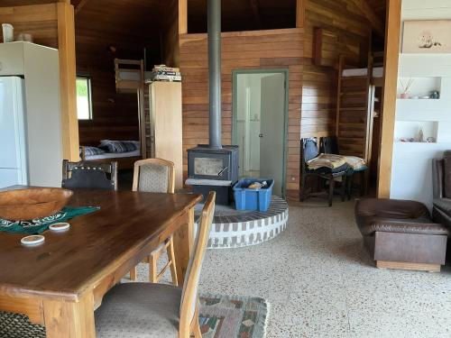Rustic farm chalet on lifestyle farm block in Parakai