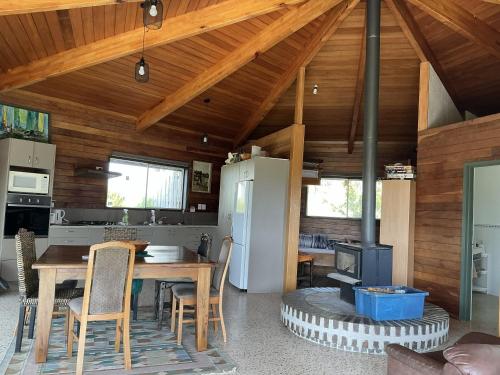 Rustic farm chalet on lifestyle farm block in Parakai