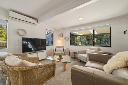 Amalia Cottage - Lake Okareka Huge Covered Deck Sleeps 4 in 奧卡雷卡湖
