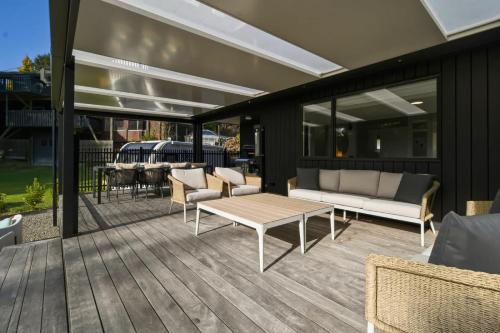 Amalia Cottage - Lake Okareka Huge Covered Deck Sleeps 4 in 奧卡雷卡湖