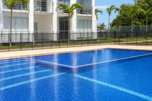 Lujoso Apto Vacacional Condominio con Piscina - FLANDES