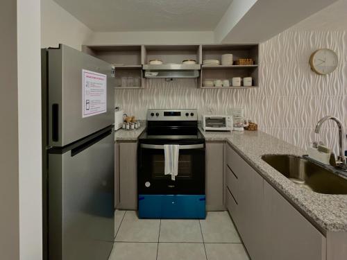 Oasis in the heart of the city 2 Bedroom Apartment - image 3