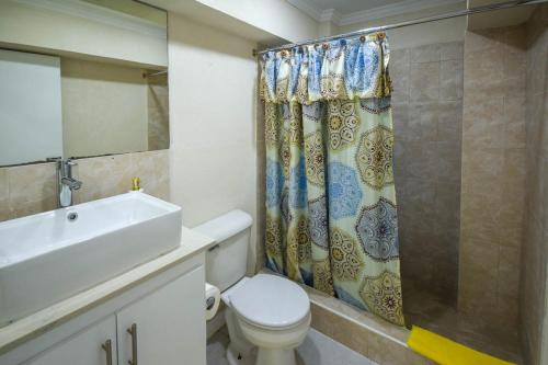 3 min walk to beach - Bella Figura Apt 2 - image 4