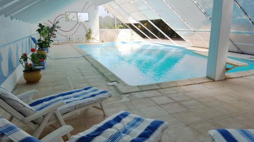 Villa spacieuse à Crastes avec piscine privée et vue montagne
