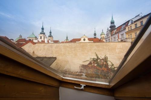 Gigantic Anenska Penthouse - image 11