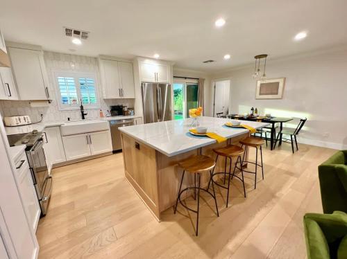 Casa Gia- Quiet Luxury Biltmore Area - Heated Pool - image 5