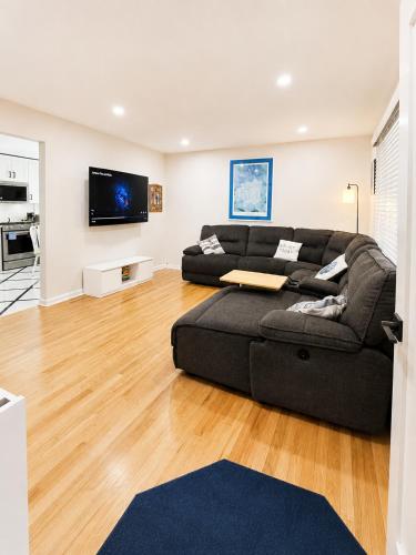 Istaba viesiem, Modern 2 bed Apt-15mins to World Cup Stadium-30mins NYC in Montclair (NJ)