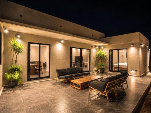 Фасада на хотела, 専属シェフのおもてなしTHE HERO VILLA 米原ビーチリゾートIshigaki (専属シェフのおもてなしTHE HERO VILLA 米原ビーチリゾートIshigaki) in Yonehara Beach