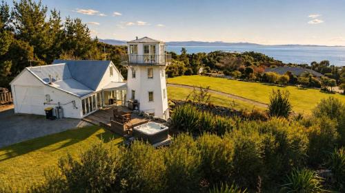 The Lighthouse at Ligar Bay - Romantic Coastal Escape with Spa in Awaroa Bay