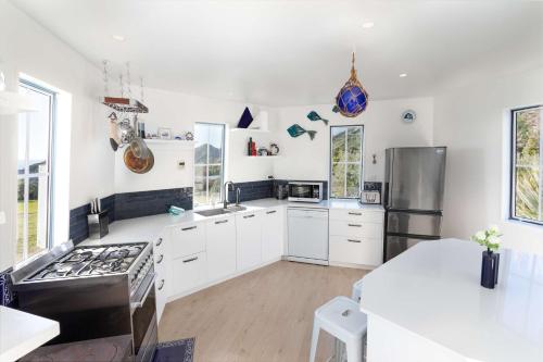 The Lighthouse at Ligar Bay - Romantic Coastal Escape with Spa in Awaroa Bay