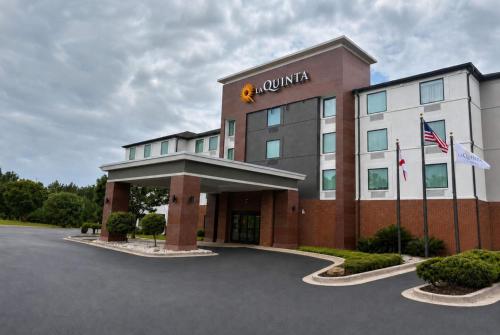 A szálláshely kívülről, La Quinta Inn & Suites by Wyndham Auburn - University Area in Auburn