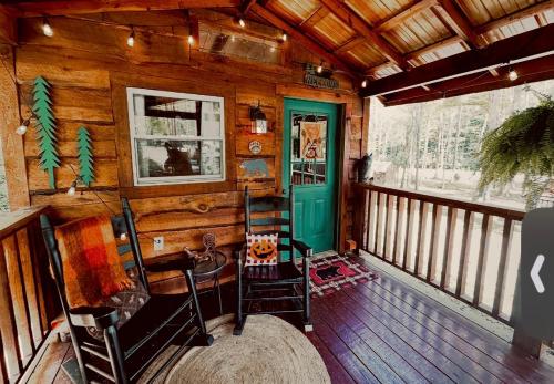 Little Bear Tiny Cabin, Cosby