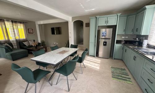 Vacation Guesthouse in Anse De Mai