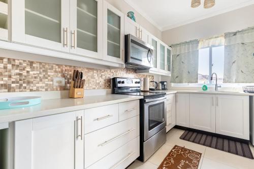Dream Big Getaway at FernCourt 2BR Apartment Near Ocho Rios in Plantation Village
