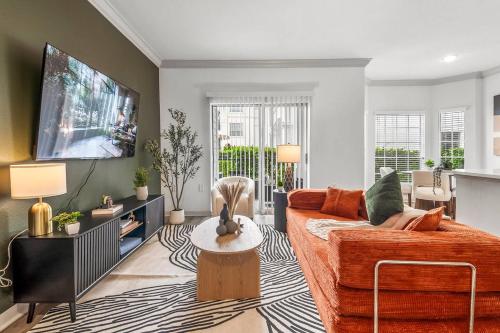 Modern River Oaks Retreat FIFA + Pool & Gym in Houston