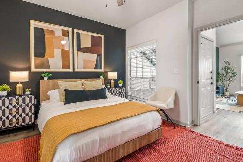 Modern River Oaks Retreat FIFA + Pool & Gym in Houston