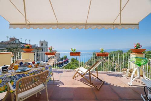 Taormina Duomo Casa Awaya Terrace View