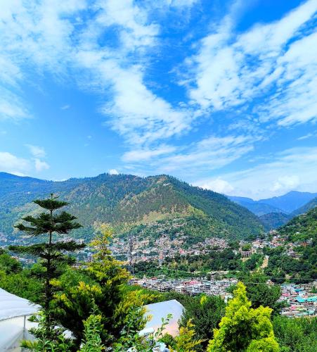 Cedar Crest Homestay in Gharakar