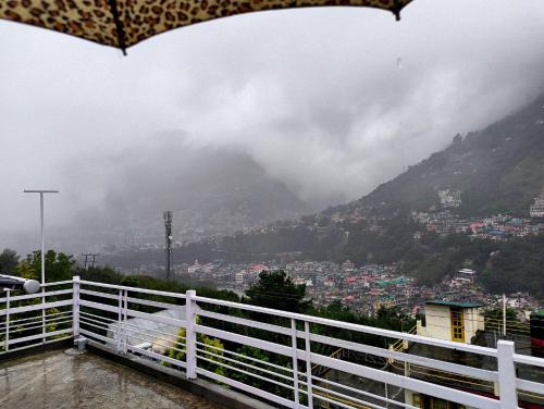 Cedar Crest Homestay in Gharakar