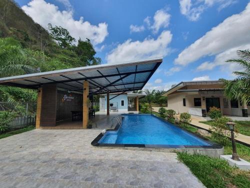 Phuphayot Resort in Huai Yot
