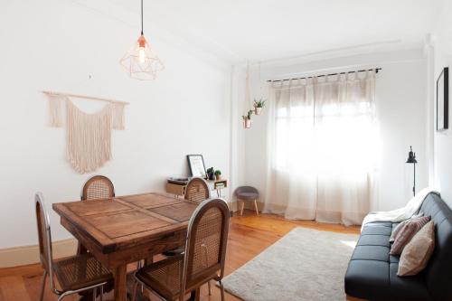  Vintage Note Apartment in Porto by Cozzy Homes in Porto