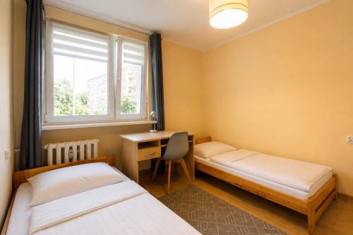 Komfortowy Apartament z Balkonem Blisko ERGO ARENA by Noclegi Renters - image 3