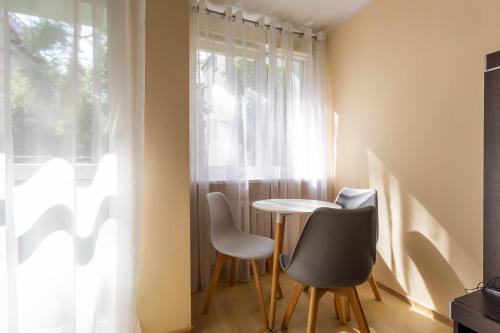 Komfortowy Apartament z Balkonem Blisko ERGO ARENA by Noclegi Renters - image 5