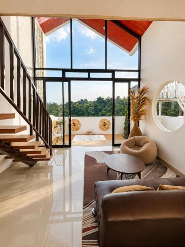 Villa With Jacuzzi, Damar Ningrum 3 in Cisarua