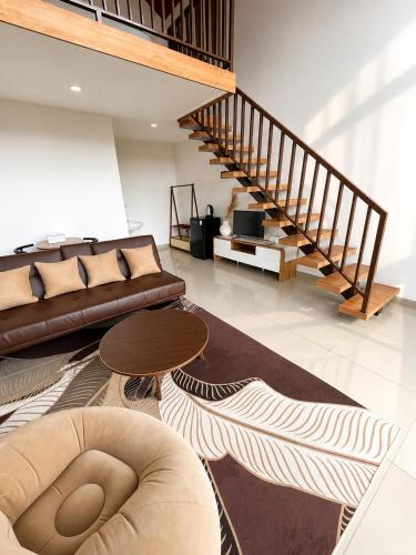 Villa With Jacuzzi, Damar Ningrum 3 in Cisarua