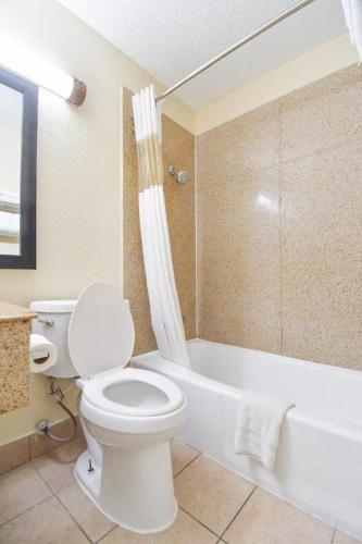 OYO Hotel Tyler Northwest Mineola Hwy – Tyler, TX