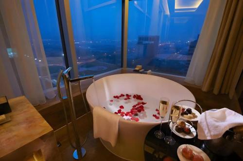 Grand Parkray Hangzhou Hotel in Xiao Shan District